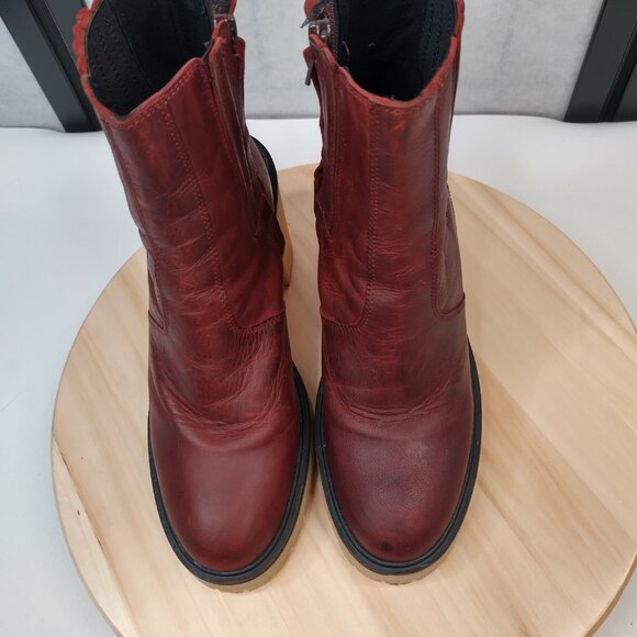 FREE PEOPLE Cheslea Cherry Chocolate Leather Lug Ankle Boots Women EU39 / US8.5 - Picture 10 of 16